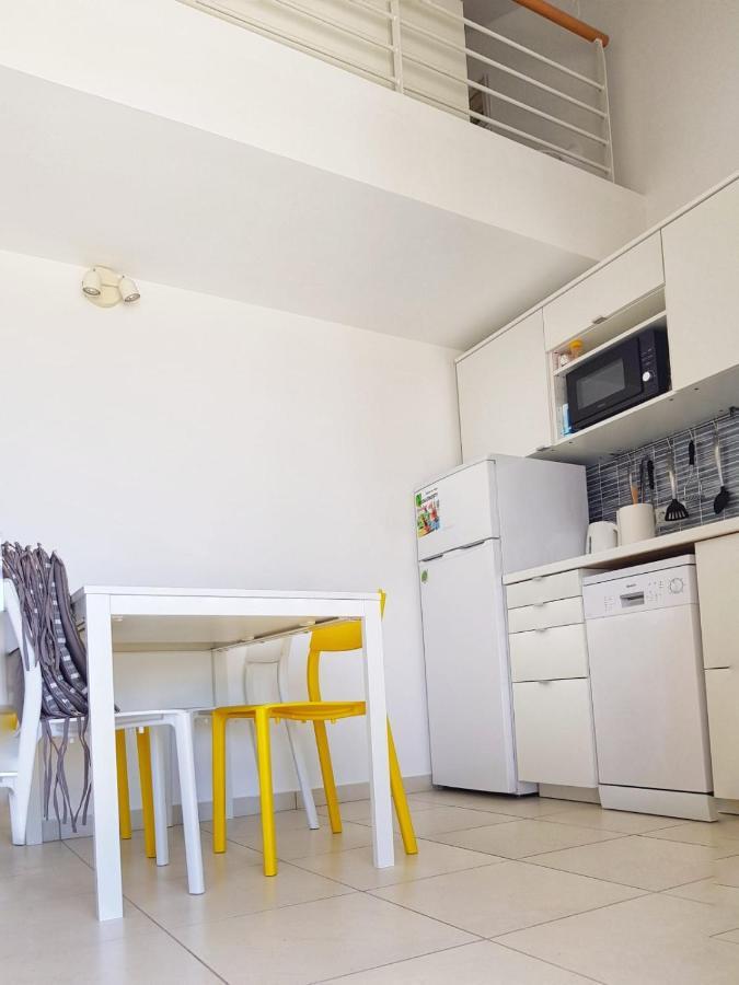 Apartmani Vrancic Mandre Exterior photo