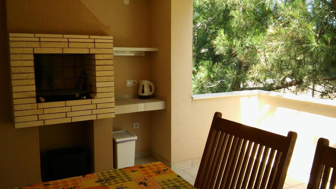 Apartmani Vrancic Mandre Exterior photo