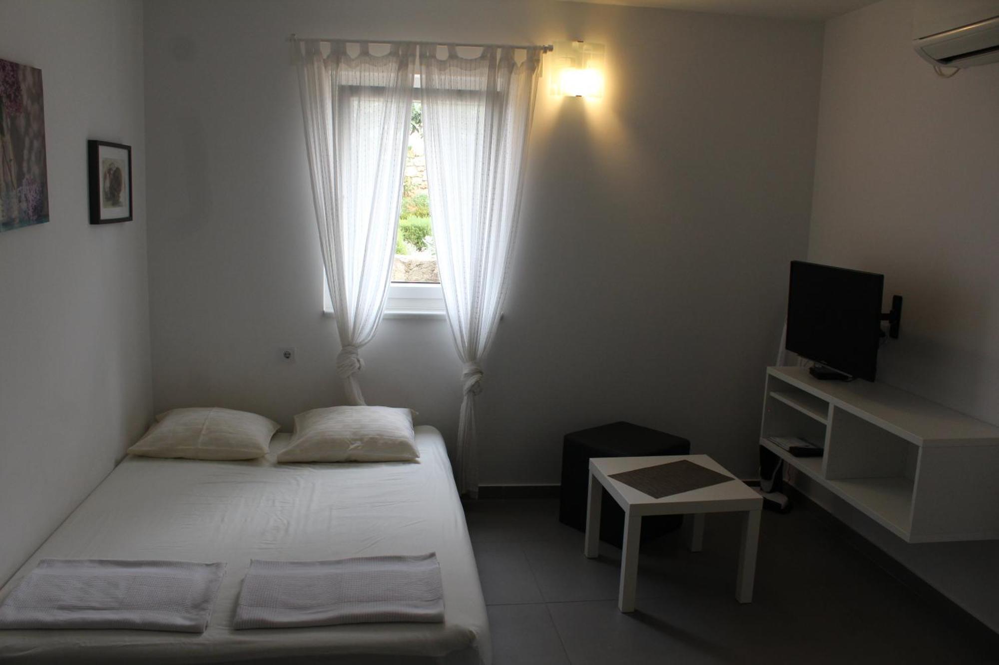 Apartmani Vrancic Mandre Exterior photo